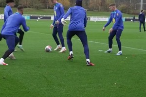 英格蘭隊的搶圈訓(xùn)練讓人眼花繚亂