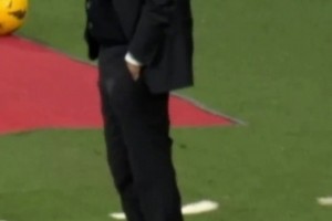 貝林厄姆絕殺巴薩，場邊的安切洛蒂淡定自若