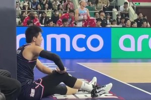 焦泊喬受傷沒人管？！新疆隊(duì)球員克里克在替補(bǔ)席喊人趕緊過來！