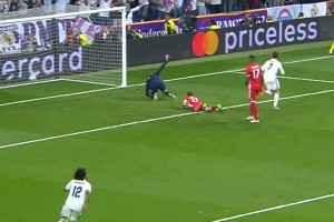 2017年的今天，c羅上演帽子戲法，皇馬擊敗拜仁